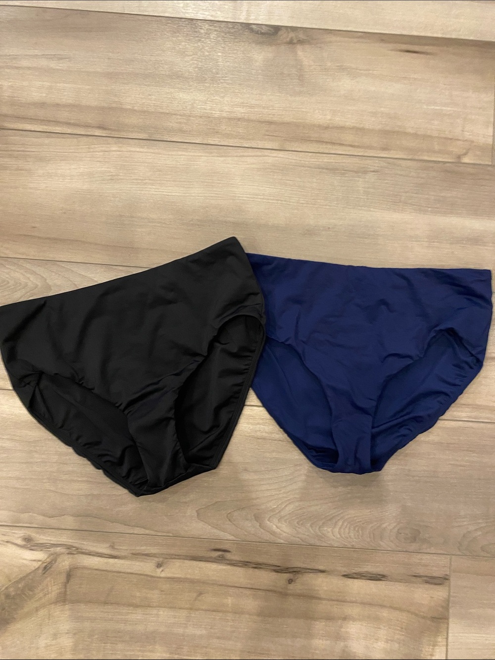 Land’s End Swim Bottoms - Black and Navy. Size 6.